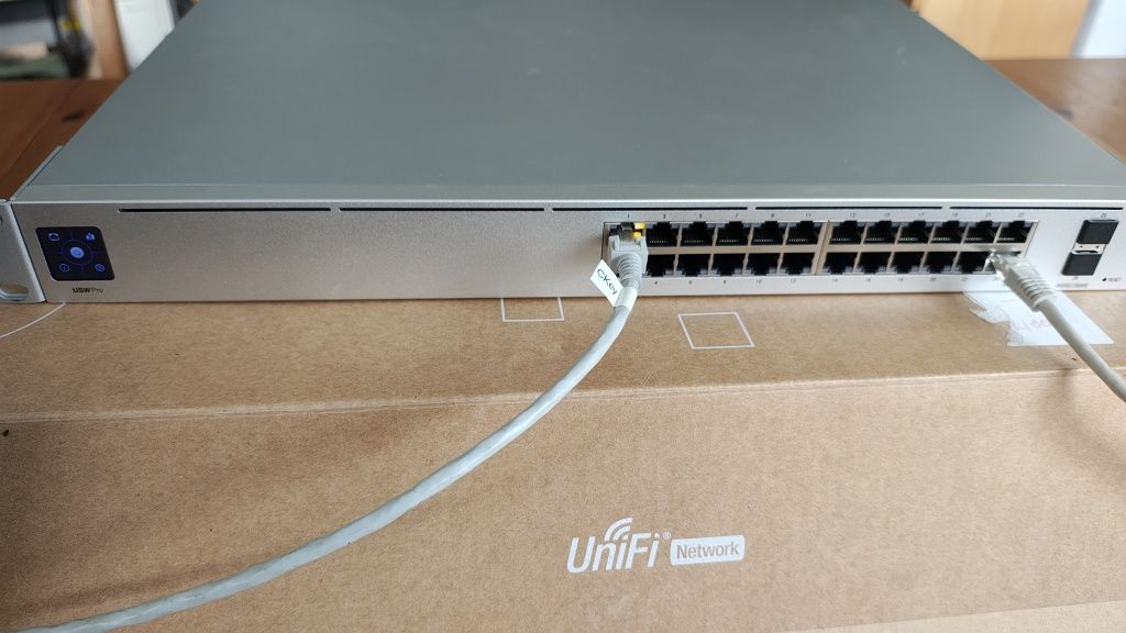 Switch Ubiquiti USW-PRO-24 24 porty