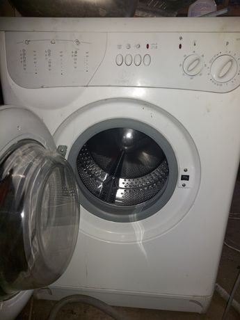 Рабочая стиральная машинка.
