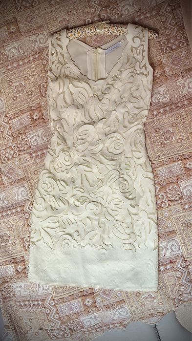 Святкова шикарна сукня S