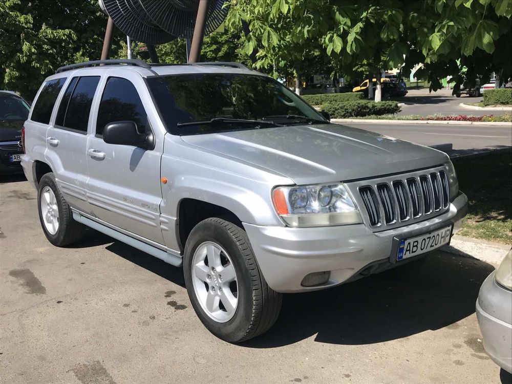Авттмобіль Jeep гранд черокі