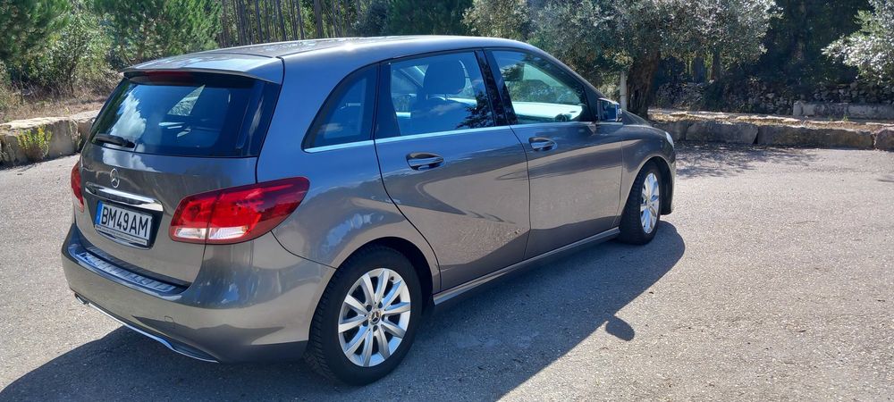 Mercedes B180 d style ipecável  em estado novo.
