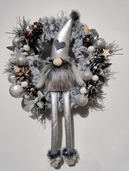 Wianek świąteczny na drzwi