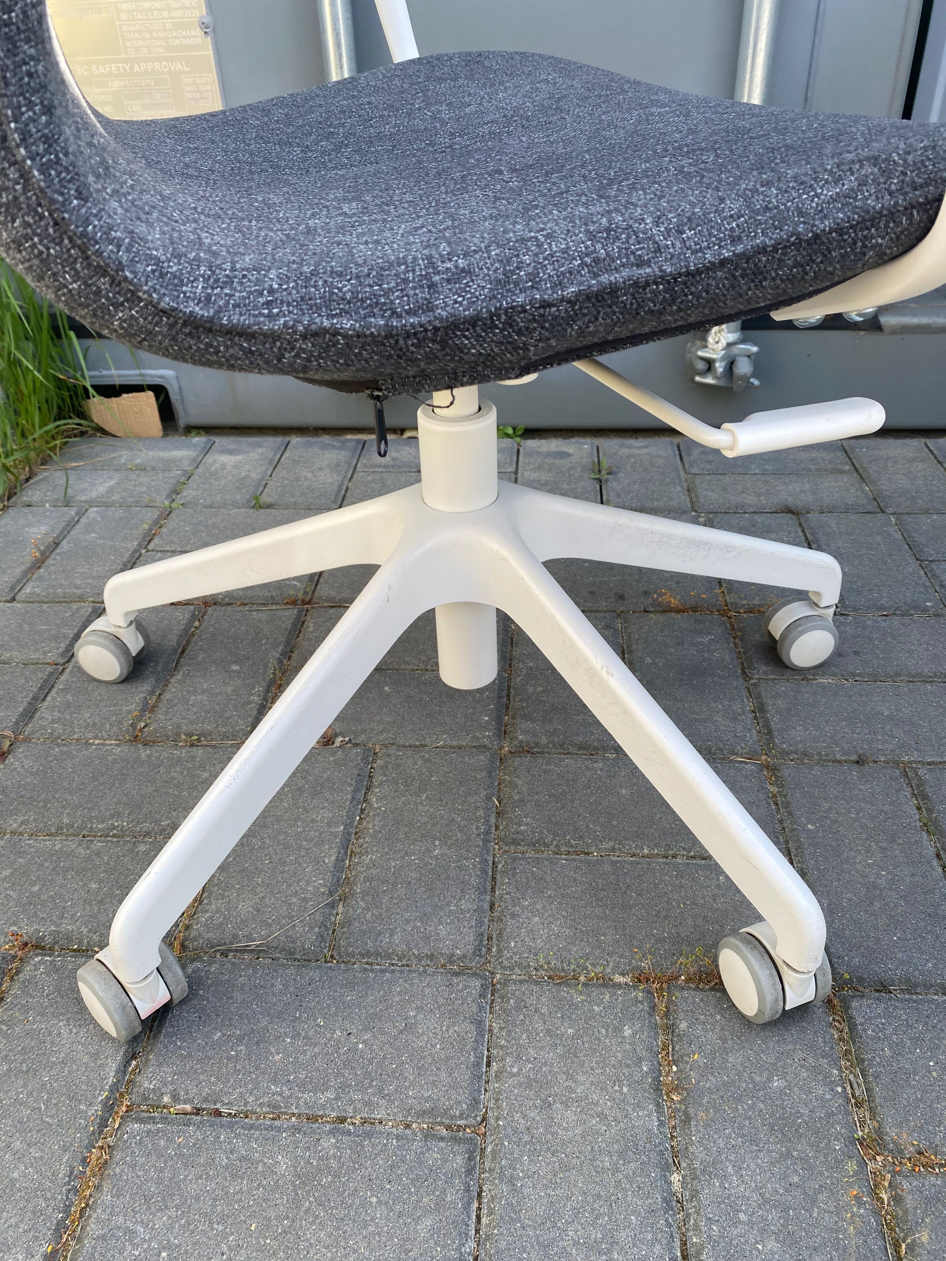Krzesło konferencyjne/biurowe wysokie LANGFJALL IKEA, niebieskie/białe