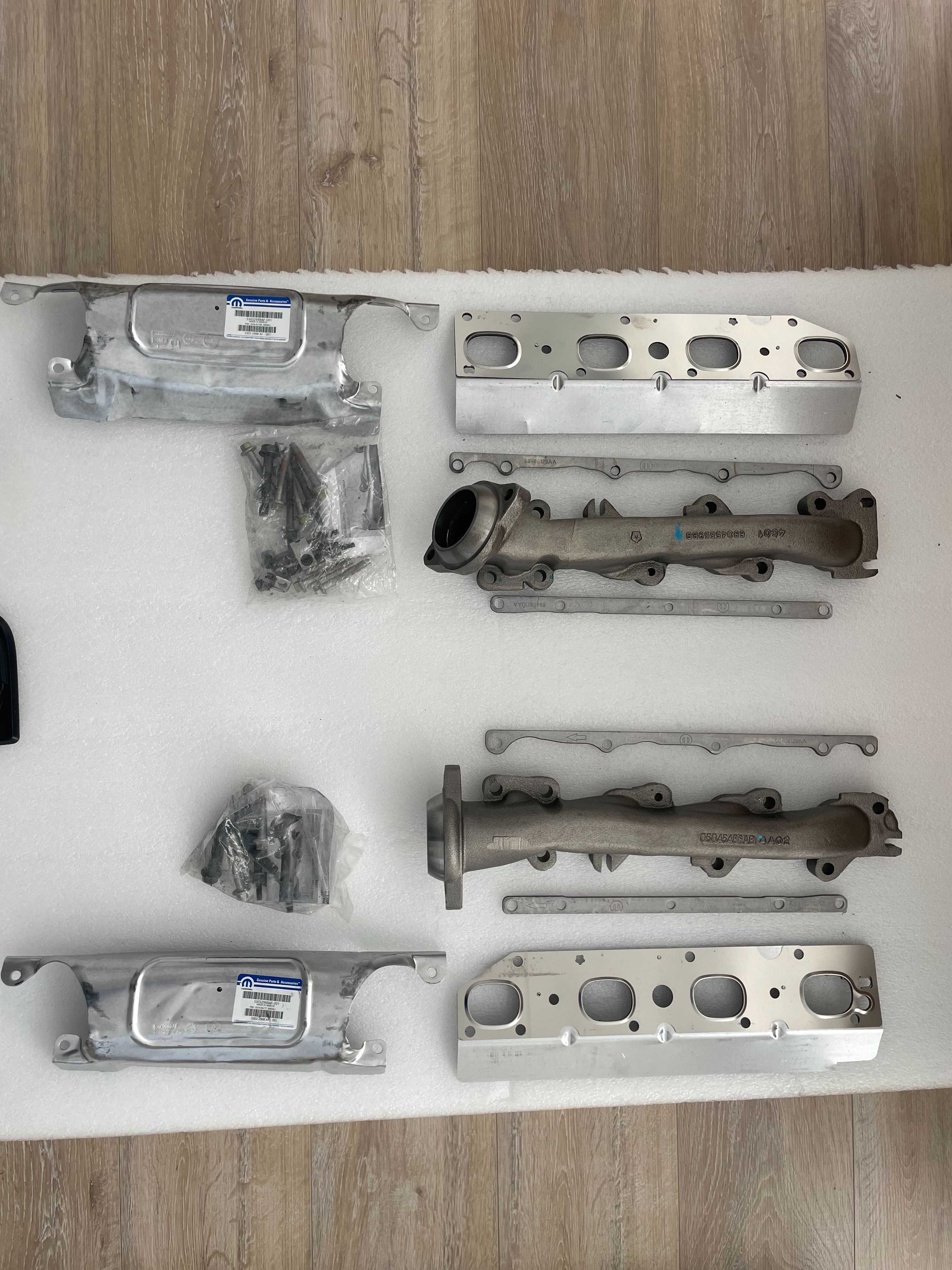 Kolektor wydechowy prawy RAM 1500 DS 5.7 V8 HEMI 2013 - 2019 ORGINAŁ