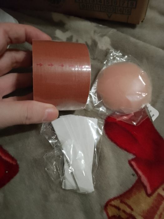 Nowa taśma do biustu Boob Tape.