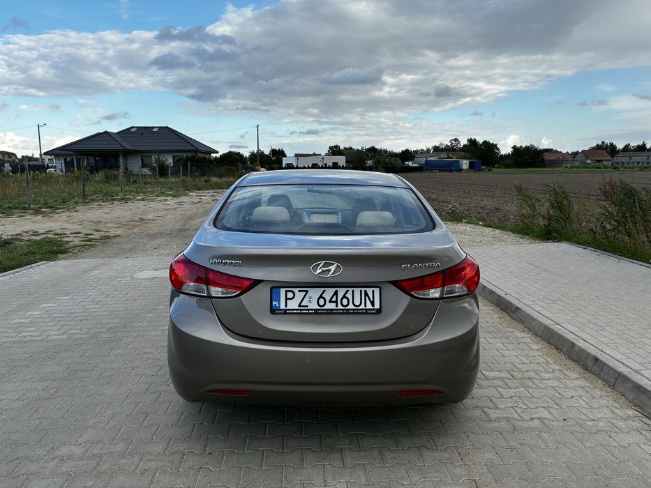 Hyundai Elantra 1.6 benz