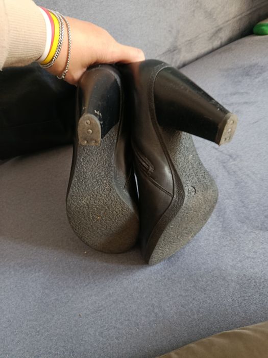 Чоботи високі осінь-зима шкіряні 39р на каблуку