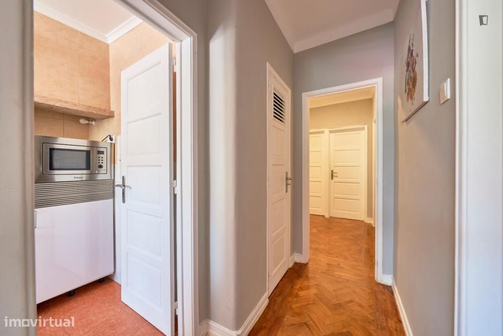 Quarto - localizado em Amadora Lisbon