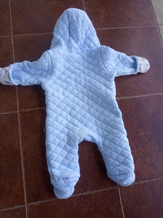Błękitny kombinezon zimowy dla niemowlaka 62