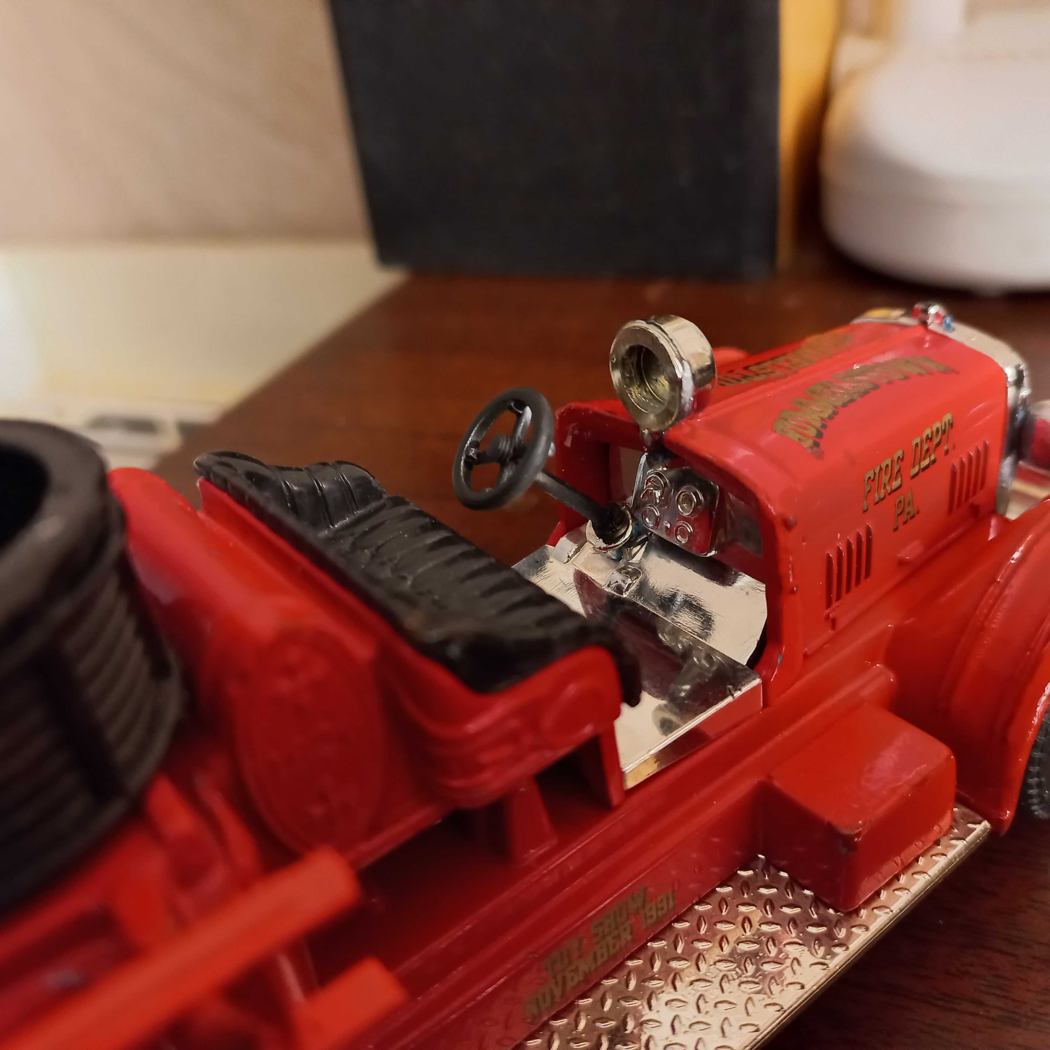 Модель коллекционная 1:30 1926 Seagrave Fire Truck -ERTL made ln USA