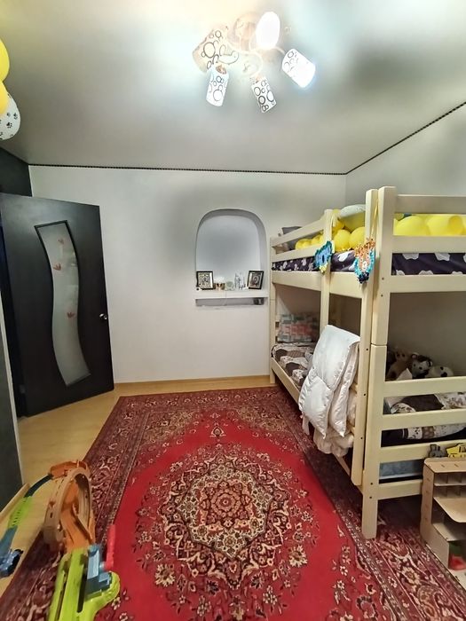 Продається трикімнатна квартира з а/о на м'ясокомбінаті