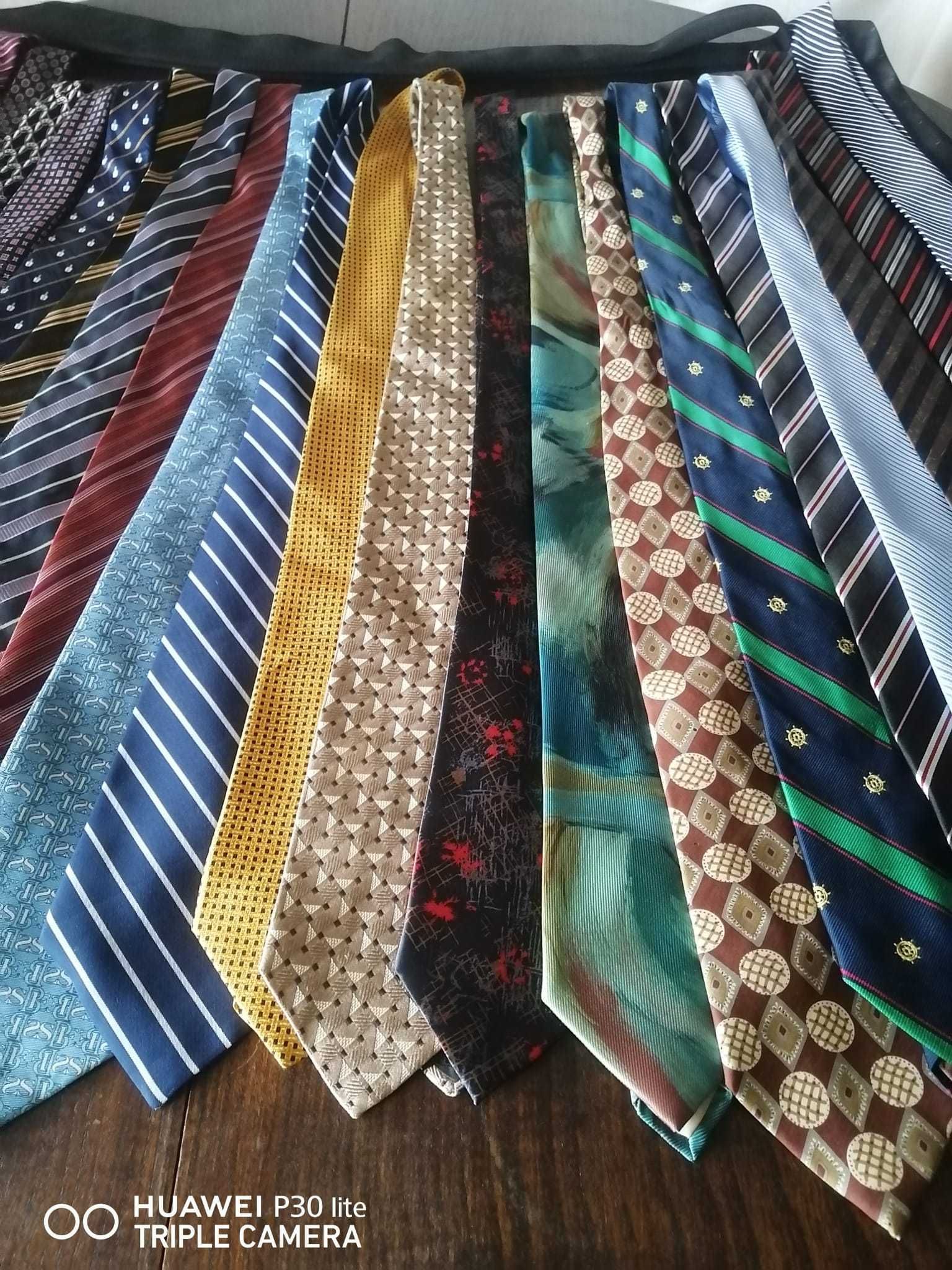 Conjunto de 27 gravatas de homem (podem ser vendidas em separado)