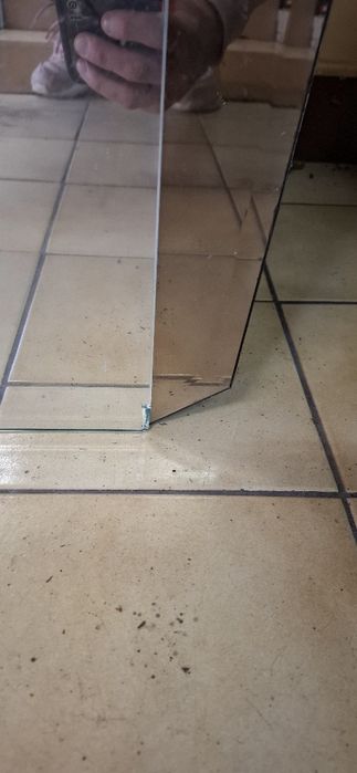 Lustro z dwoma kloszami lampy