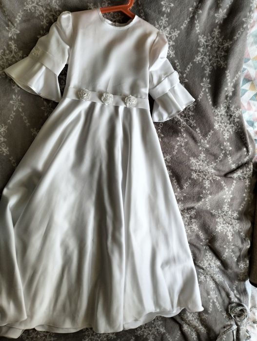 Alba sukienka, urocza z kwiatkami, biała, komunia,