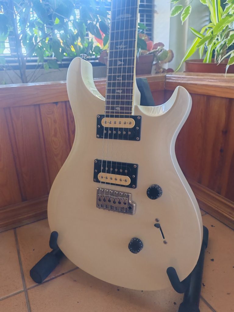 PRS SE Standard Custom 24 White Pearl Limited Edition