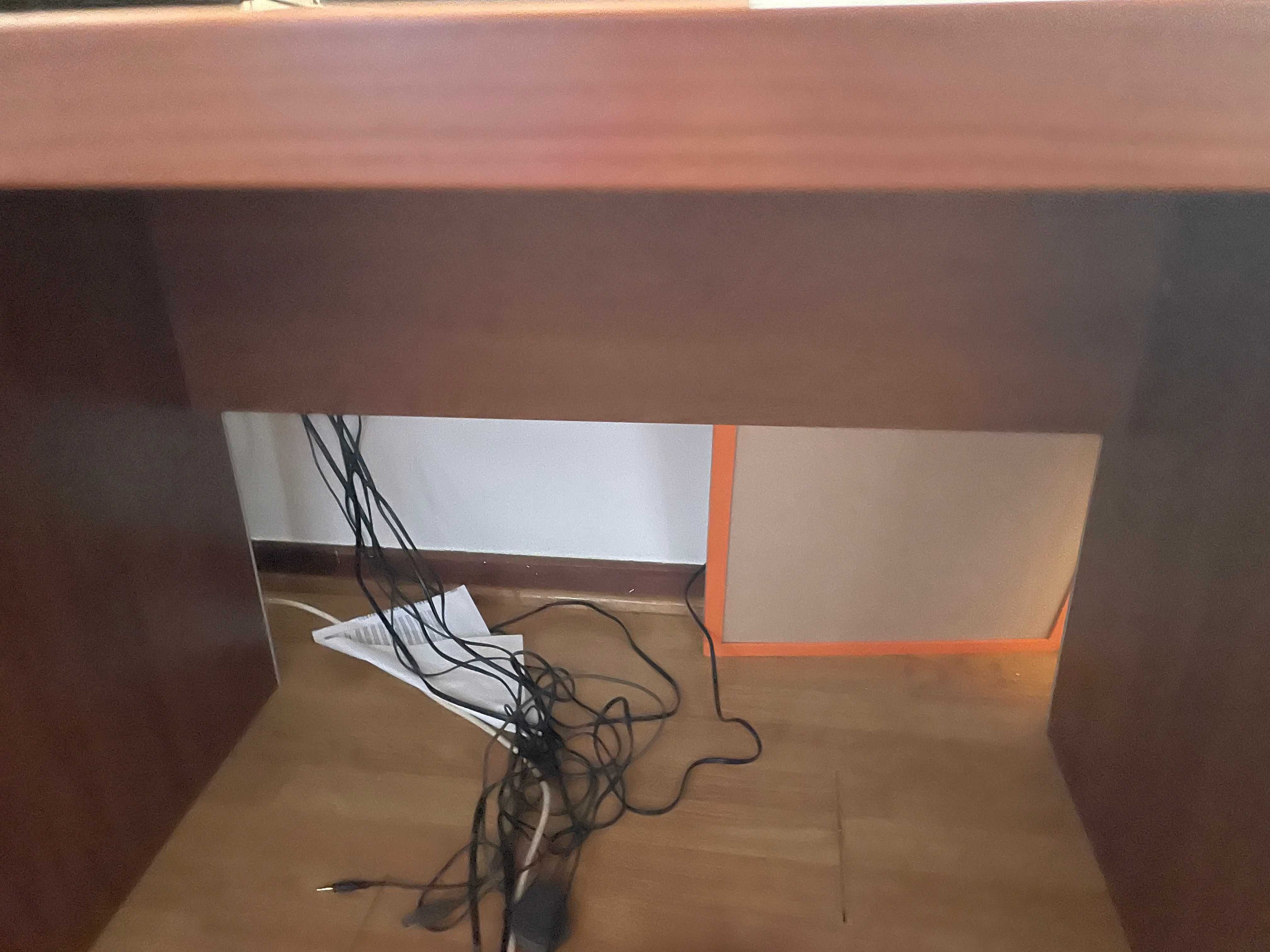 Secretária grande e resistente (Moviflor)