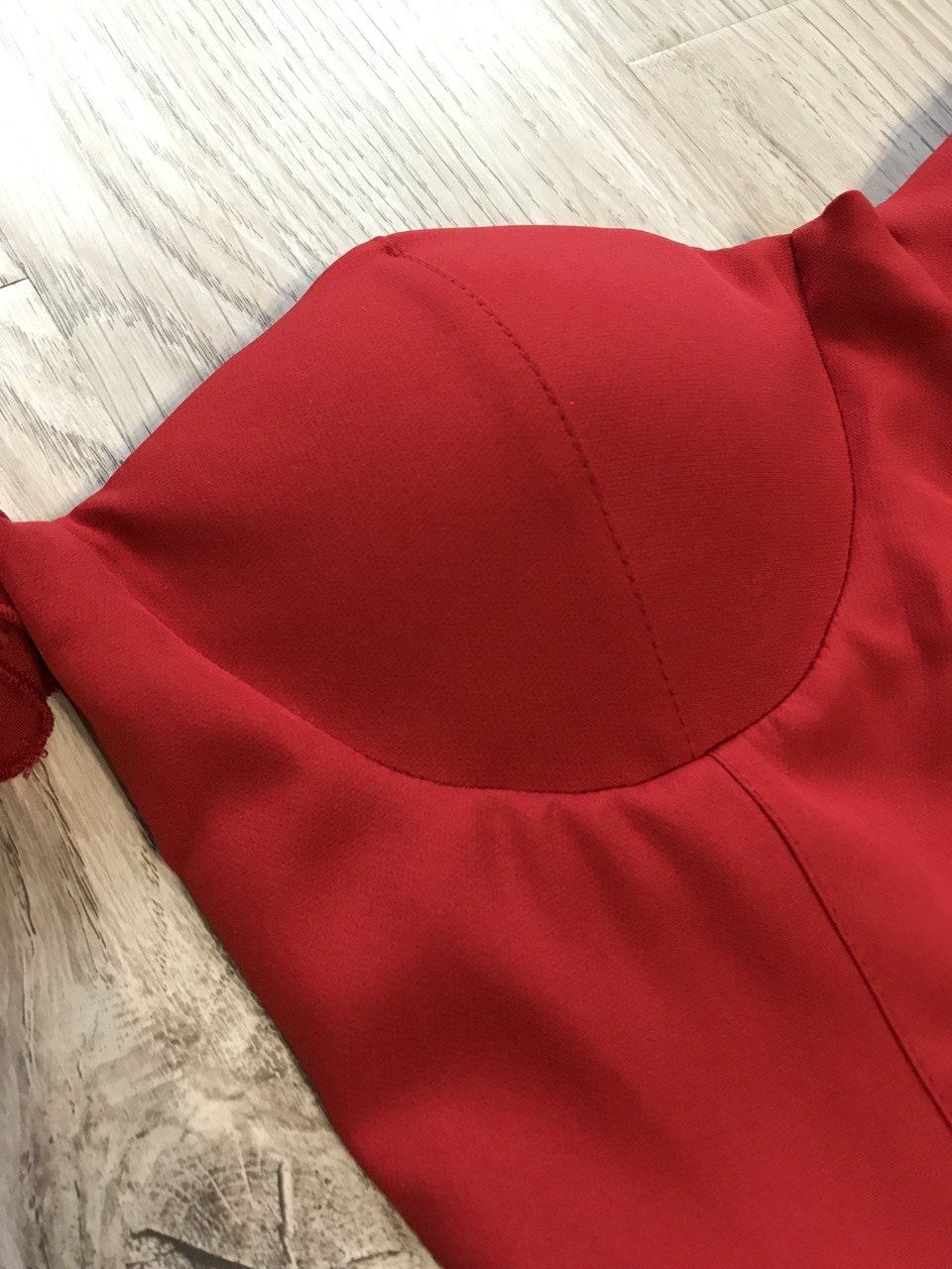 Сукня червона з чашечками