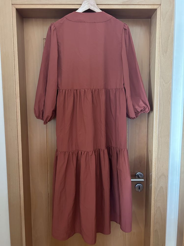 Vestido assimetrico tijolo