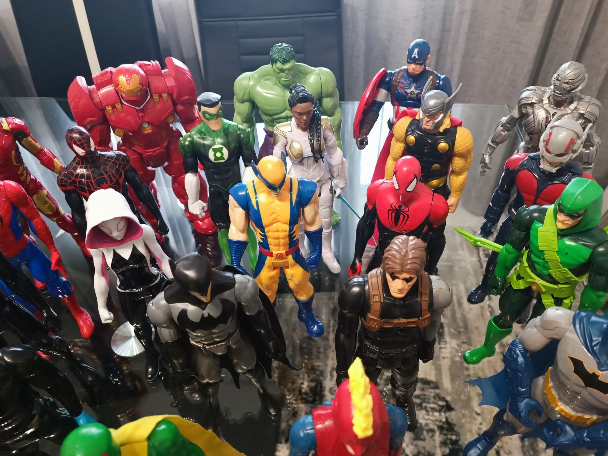 25 avengers 3 cms com 2 carros