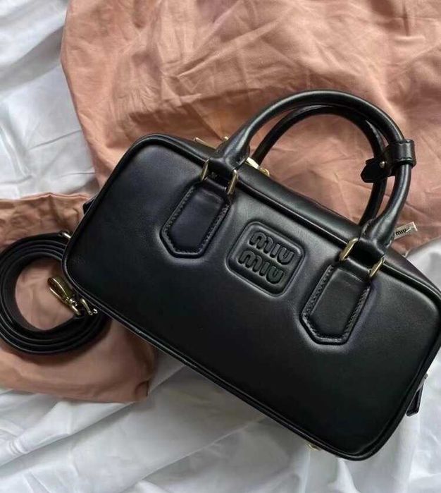 MiuMiu Czarna Torebka - Wartość Kolekcjonerska 2025
