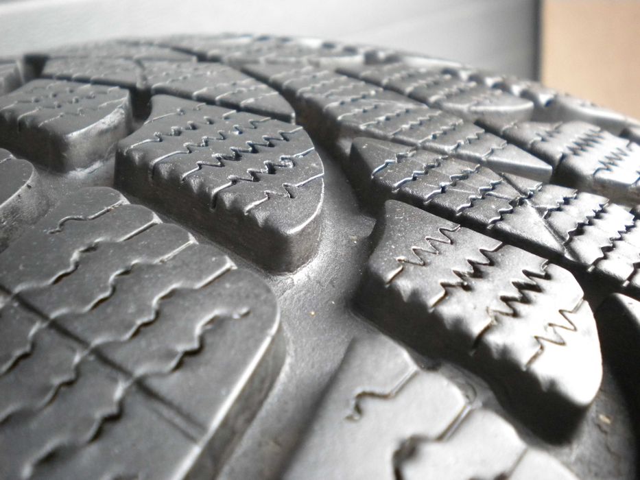 2x Opony zimowe dostawcze 215/60r17C Dunlop SpWinterSport 3D +6,5mm