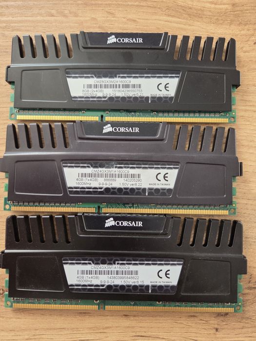 3x Pamięć RAM Corsair Vengeance DDR3 4GB 1600 Mhz CL9
