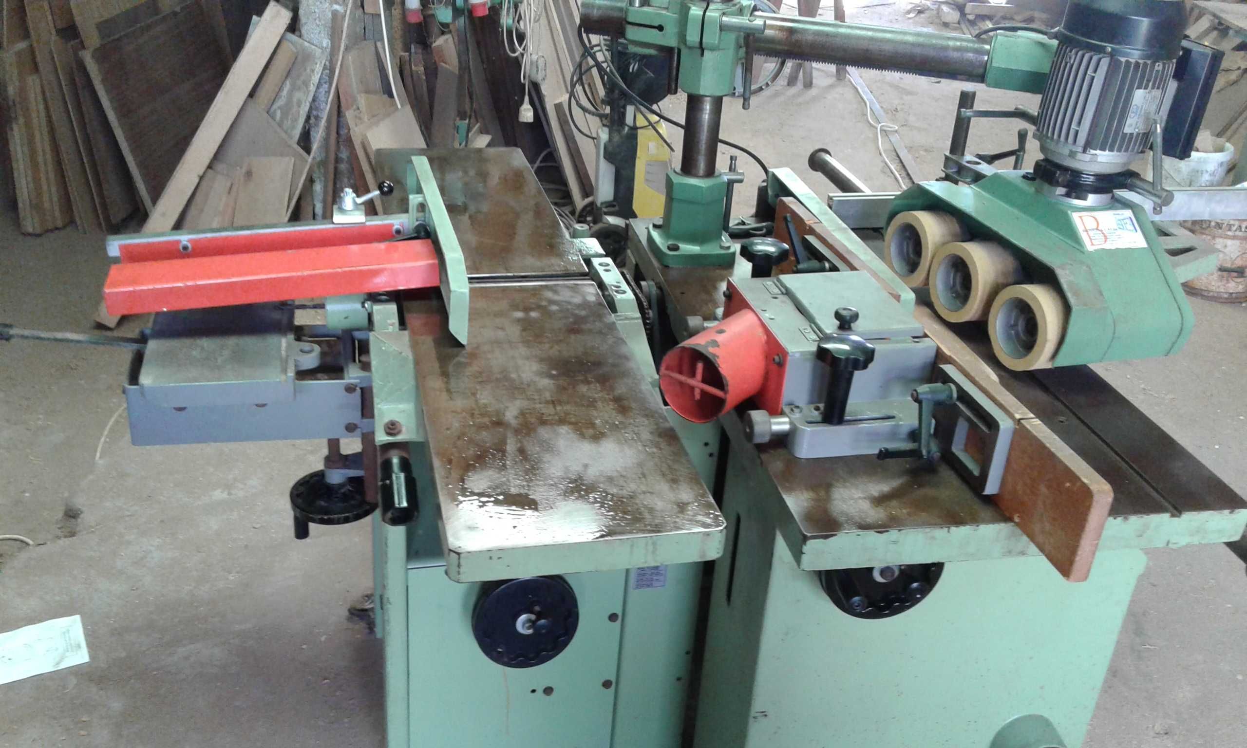Maquina universal com alimentador
