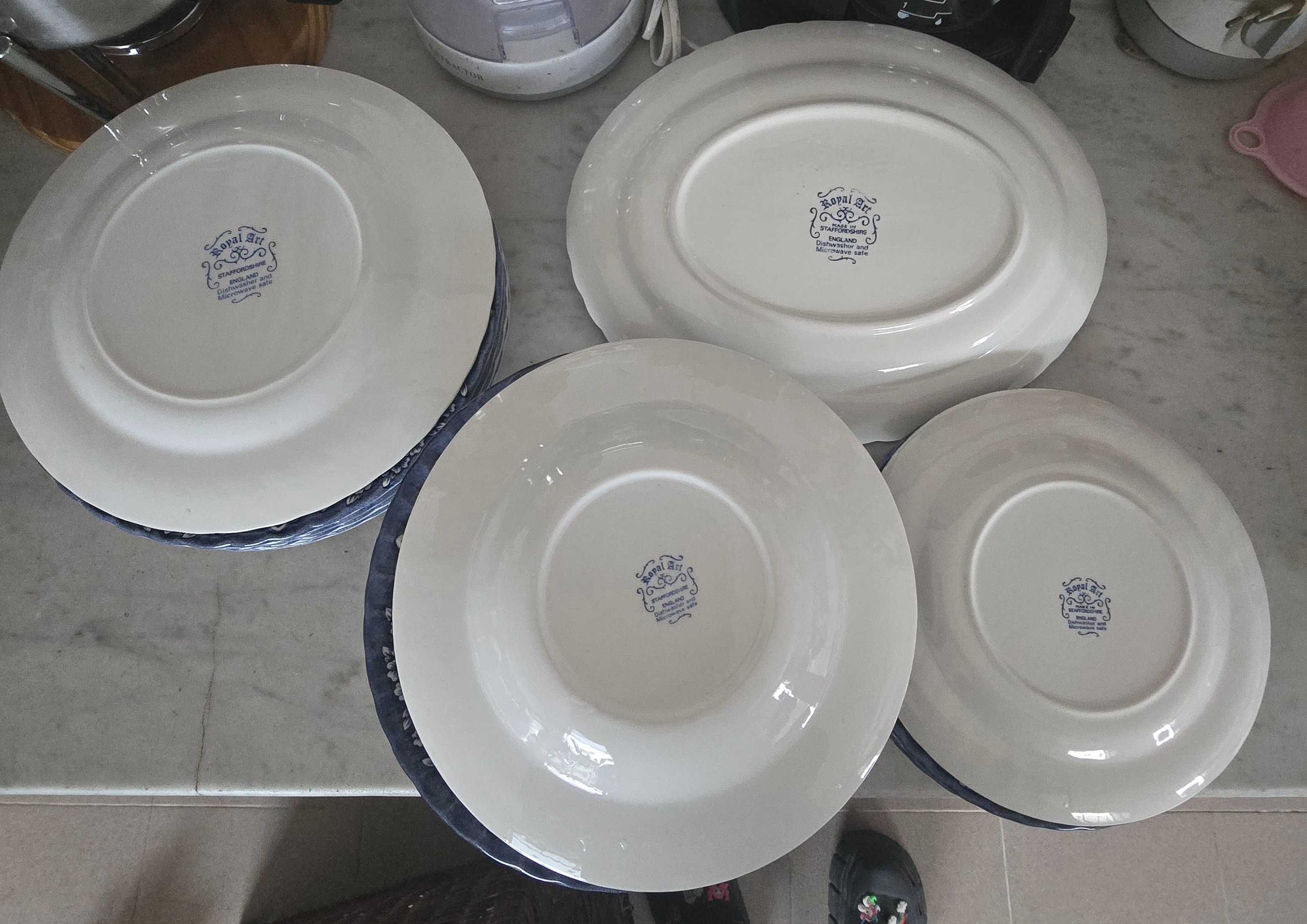 Conjunto de pratos marca Royal England
