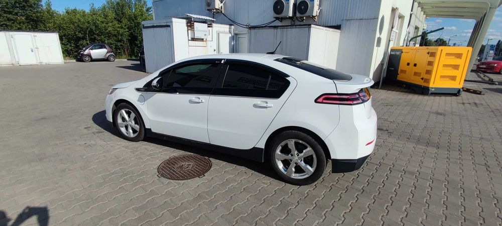 Продам Chevroet Volt 2013 года Плагин Гибрид отличное состояние.