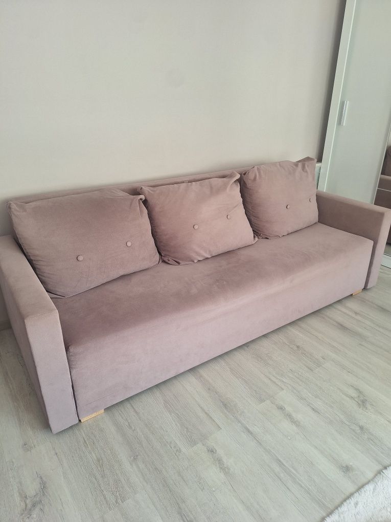 Super sofa! Funkcją spania i pojemnik na pościel! Trzyosobowa