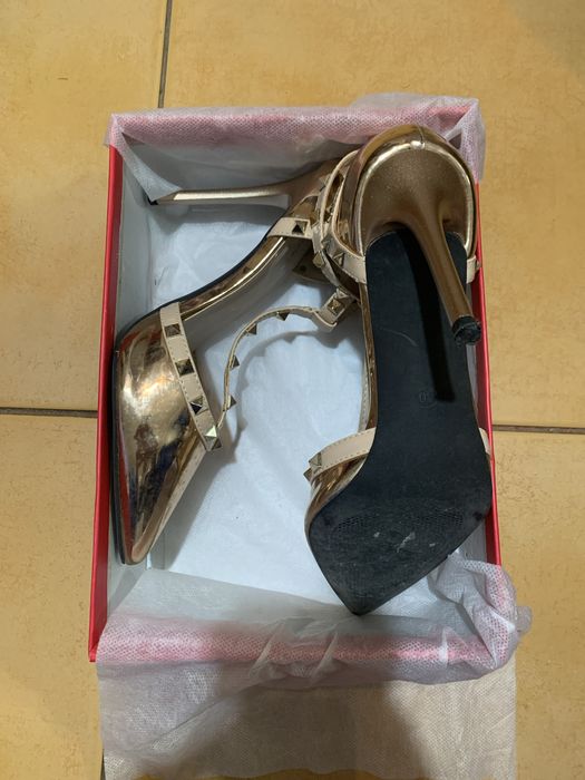 Sapato alto de senhora