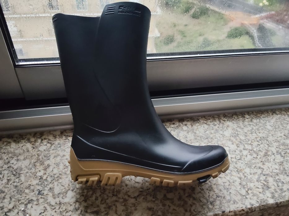 Galochas Decathlon pretas – menino  nº 31/32 – excelente estado