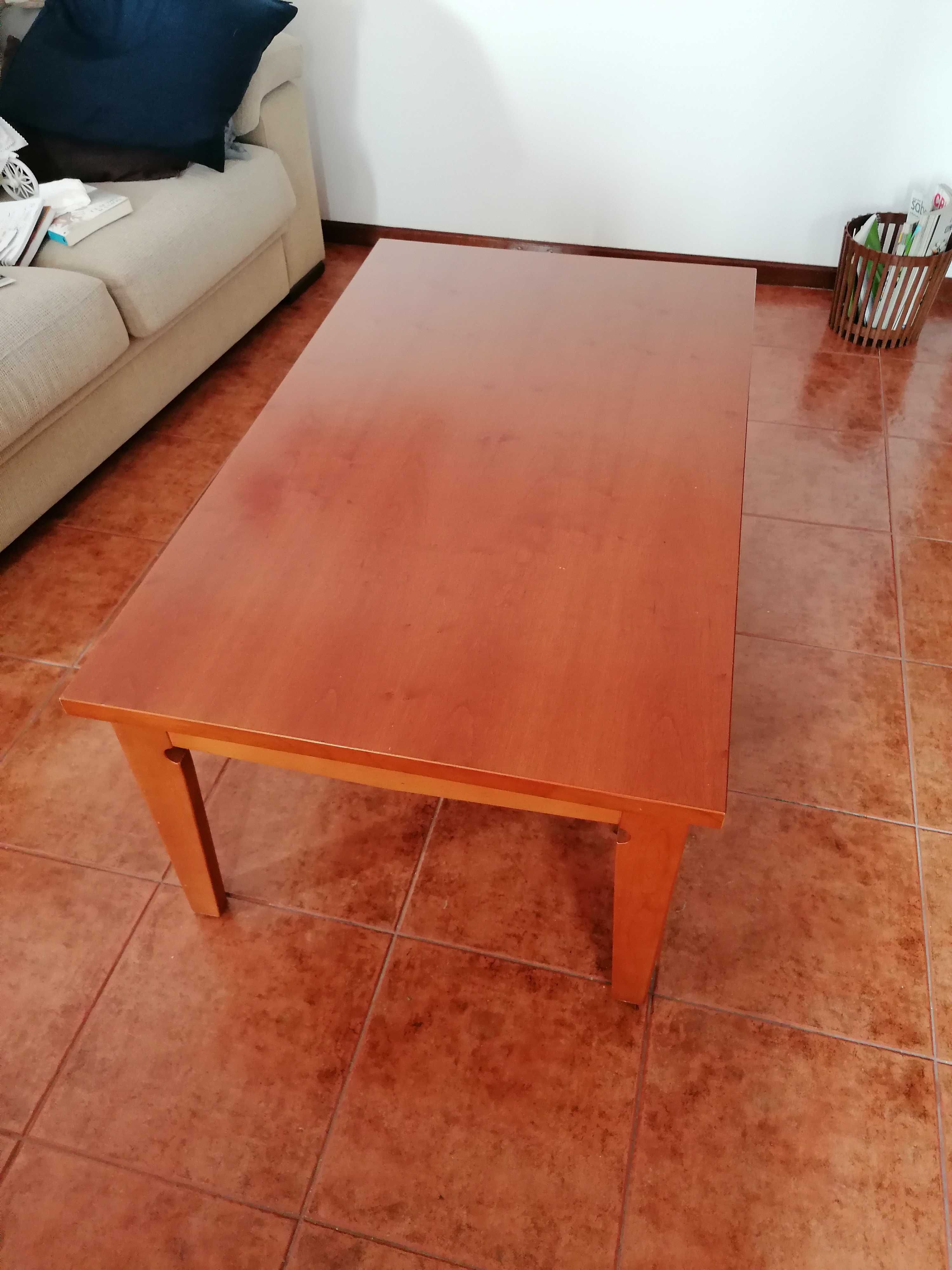 Mesa de centro em cerejeira