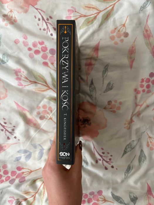 Książka Pokrzywa i kość T. Kingfisher