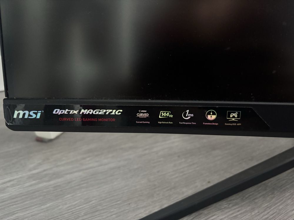 Komputer gamingowy geforce i moniotr MSI