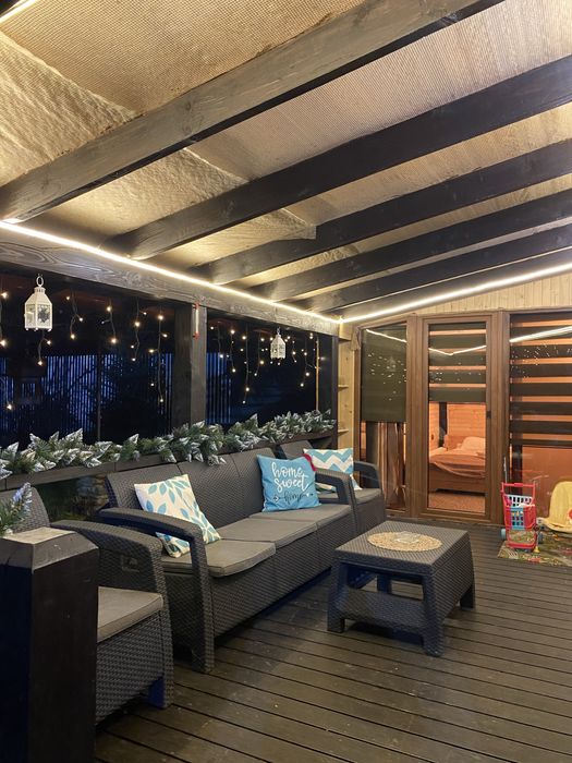 Будиночок з теплим басейном