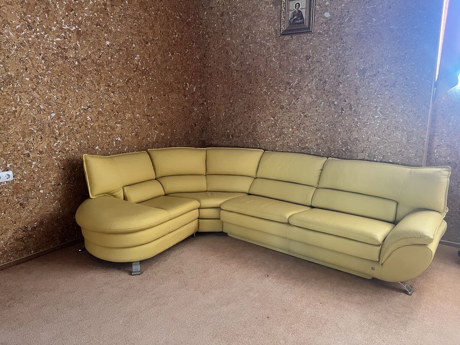 Продаємо шкіряний диван новий