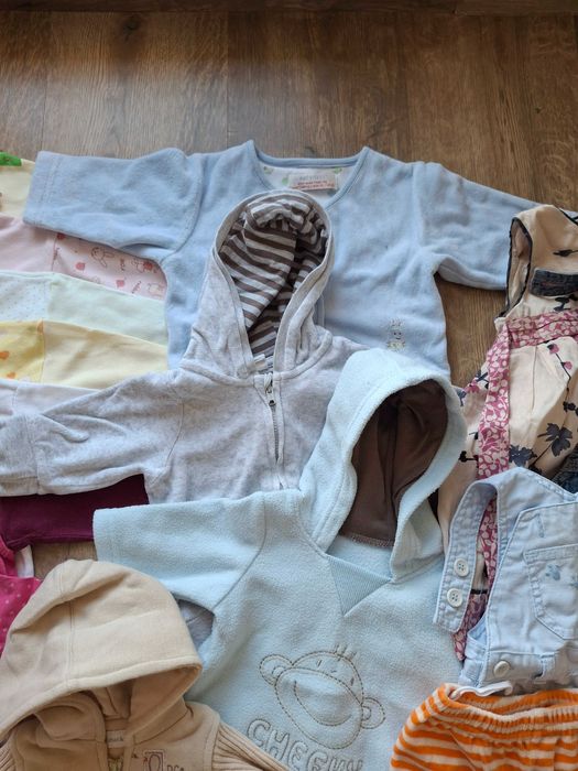 Zestaw ubranek w rozmiarze 62