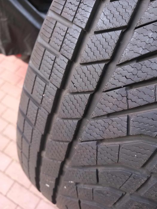 Opony zimowe 225.55.17 .Falken 2025rok.