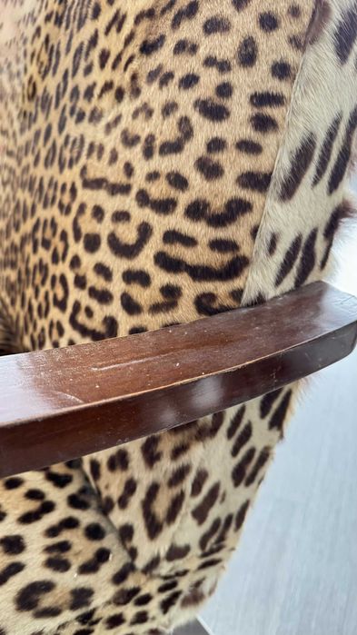 Poltrona em pele Leopardo