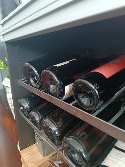 Aparador IKEA com portas de correr
