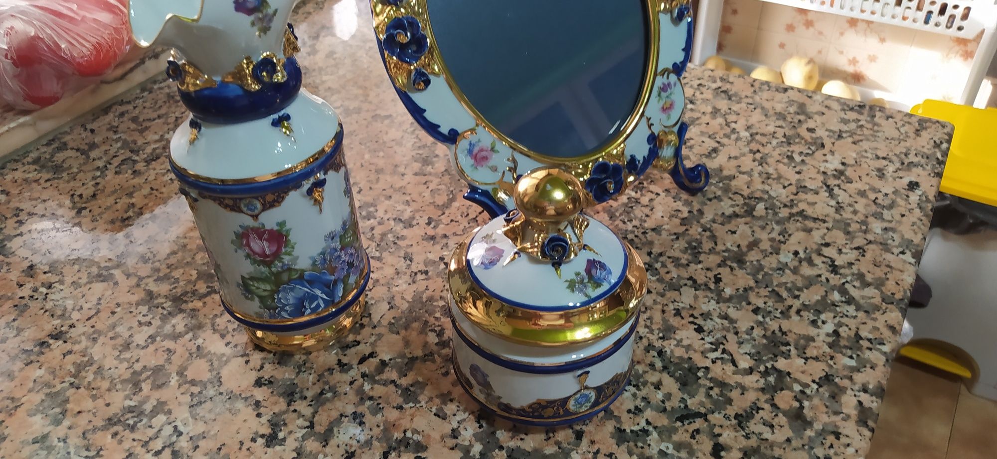Conjunto pintado à mão