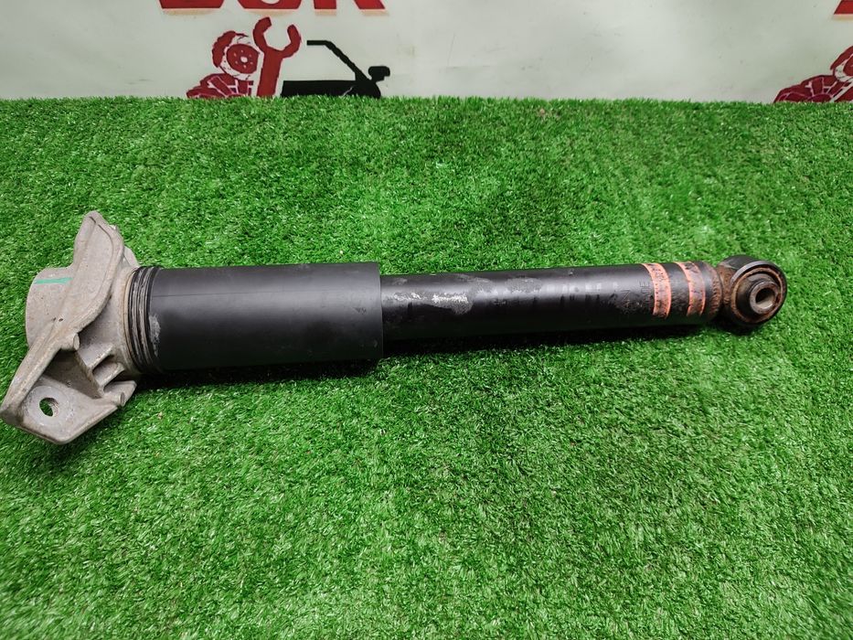 Амортизатор задній Nissan rogue t33 2.5 разборка ніссан рог т33