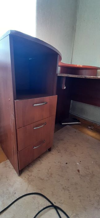 Продам стол компьютерный