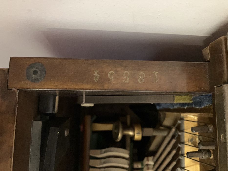 Pianino sprawne, parter, Östlind & Almquist. Plyta rezonansowa cała