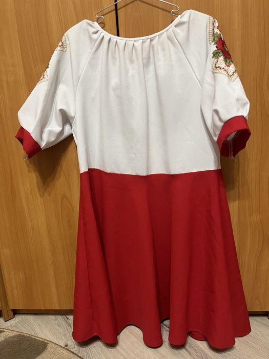 Вишита жвноча сукня