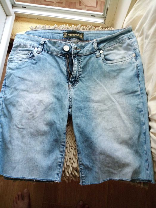 Продам женские джинсовые шорты