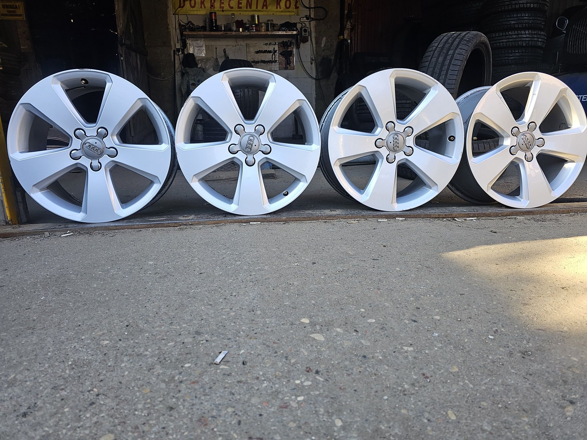 Felgi Aluminiowe Audi A3 R17 5x112 ET51 -7.5J