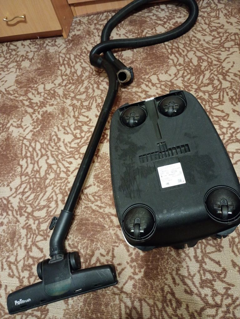 Пилосос BOSCH 2400W