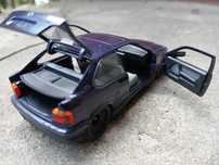 BMW 318Ti E36 Compact 1:43 Schuco kompot model